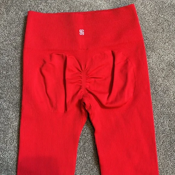 NWOT Red Long Sleeve Crop Top and Leggings Set - Picture 4 of 4